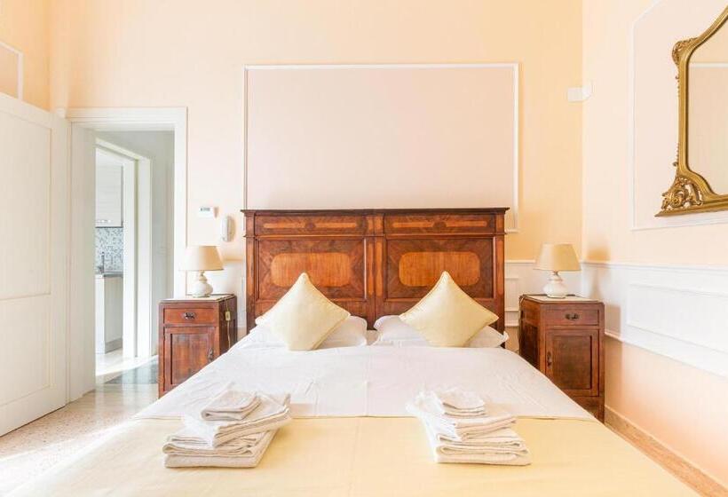 استودیوی لوکس, Dimora Le Tre Muse Guesthouse