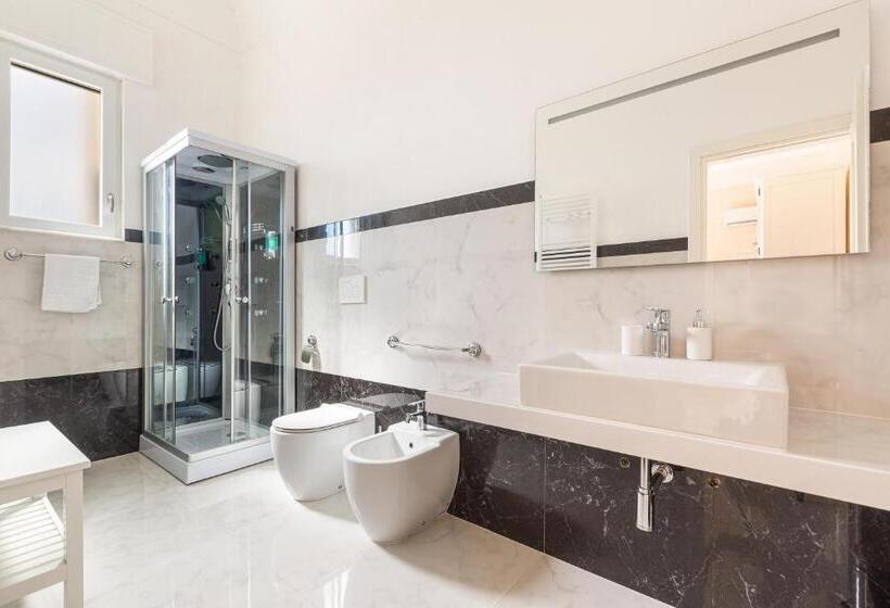 اتاق استاندارد سه تخته با بالکن, Dimora Le Tre Muse Guesthouse