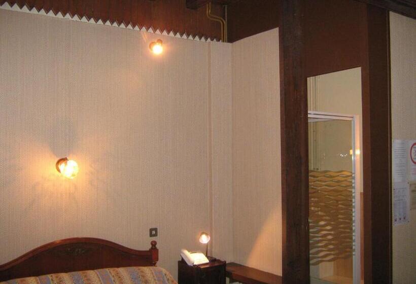 اتاق استاندارد چهار تخته, Chaumiere