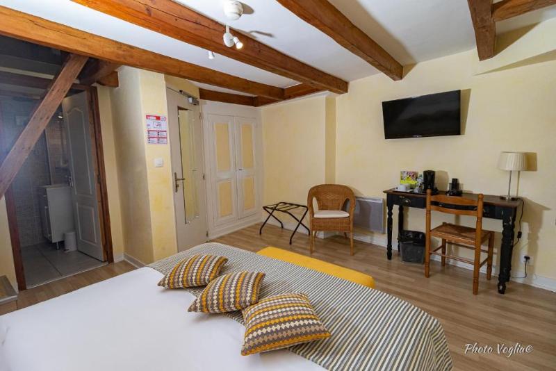 اتاق استاندارد, Logis Auberge Le Colombien   Hôtel Et Restaurant