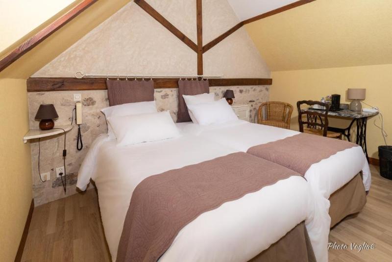 اتاق استاندارد, Logis Auberge Le Colombien   Hôtel Et Restaurant