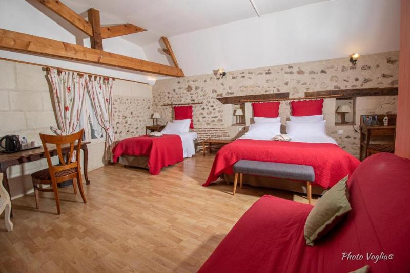 اتاق استاندارد سه نفره, Logis Auberge Le Colombien   Hôtel Et Restaurant