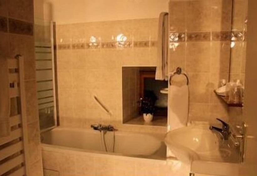اتاق استاندارد, Logis Auberge Le Colombien   Hôtel Et Restaurant