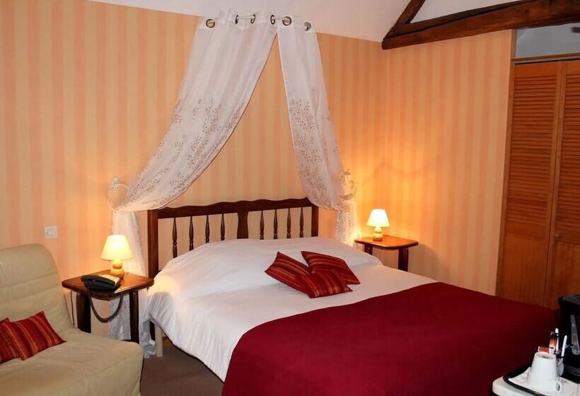 اتاق استاندارد سه نفره, Logis Auberge Le Colombien   Hôtel Et Restaurant