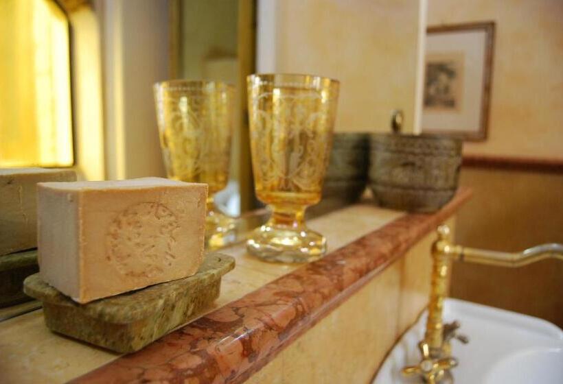 اتاق لوکس با تخت بزرگ, B&b Palazzo De Matteis