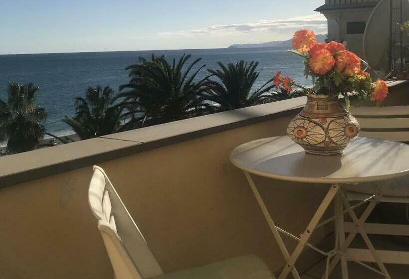 استودیوی استاندارد, Guest House Bike & Relax Finale Ligure