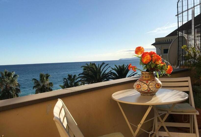 استودیوی استاندارد, Guest House Bike & Relax Finale Ligure