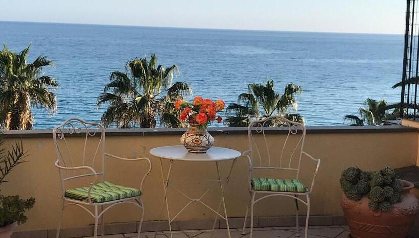 استودیوی استاندارد, Guest House Bike & Relax Finale Ligure