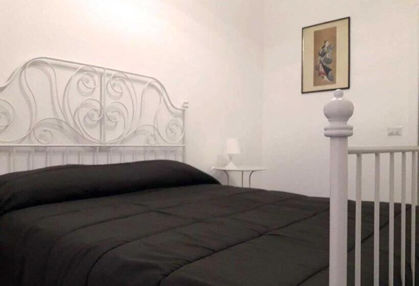 Standard room with outdoor bath, Villa Dietro La Luna