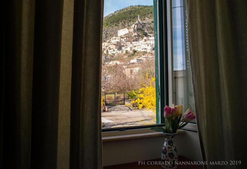 اتاق لوکس سه تخته, La Rocca Mia House B&b
