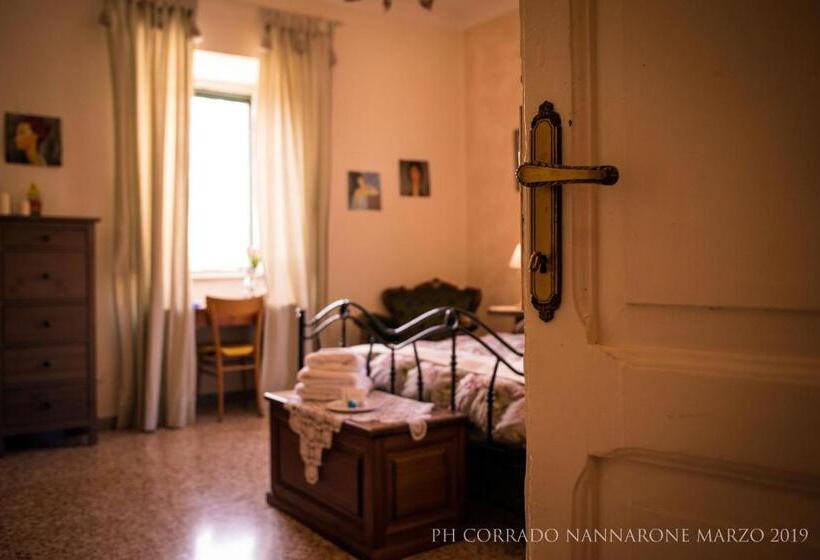 اتاق لوکس سه تخته, La Rocca Mia House B&b