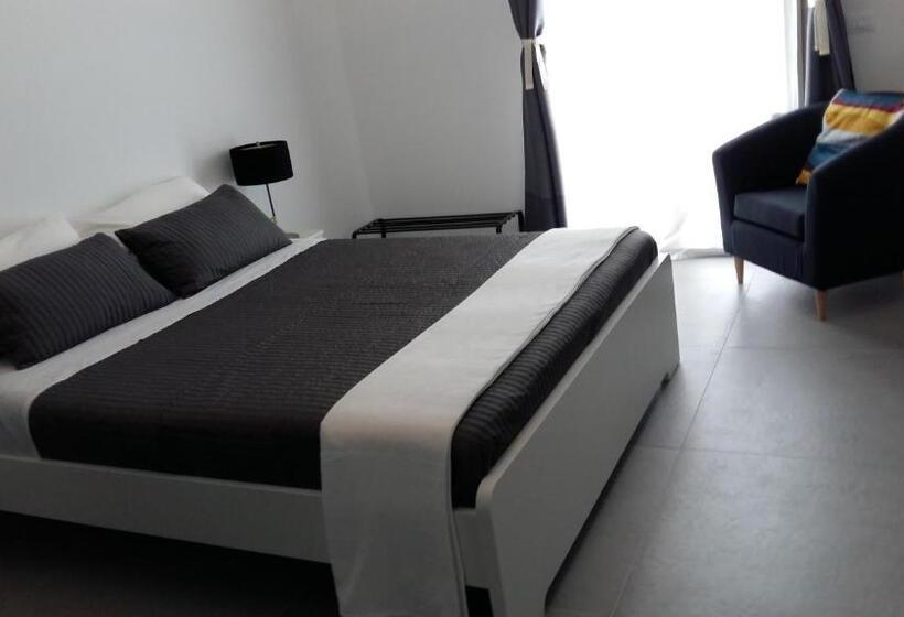 اتاق استاندارد سه تخته با بالکن, B&b Roda Barocco