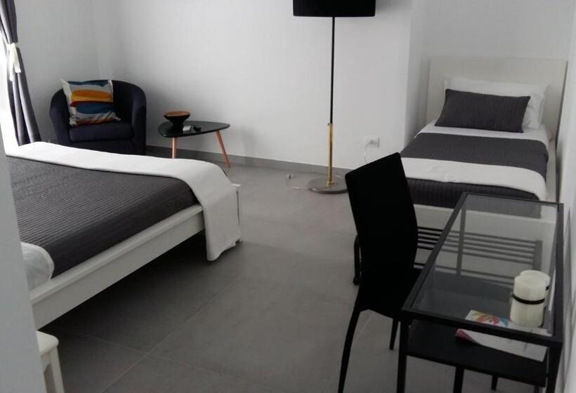 اتاق استاندارد سه تخته با بالکن, B&b Roda Barocco