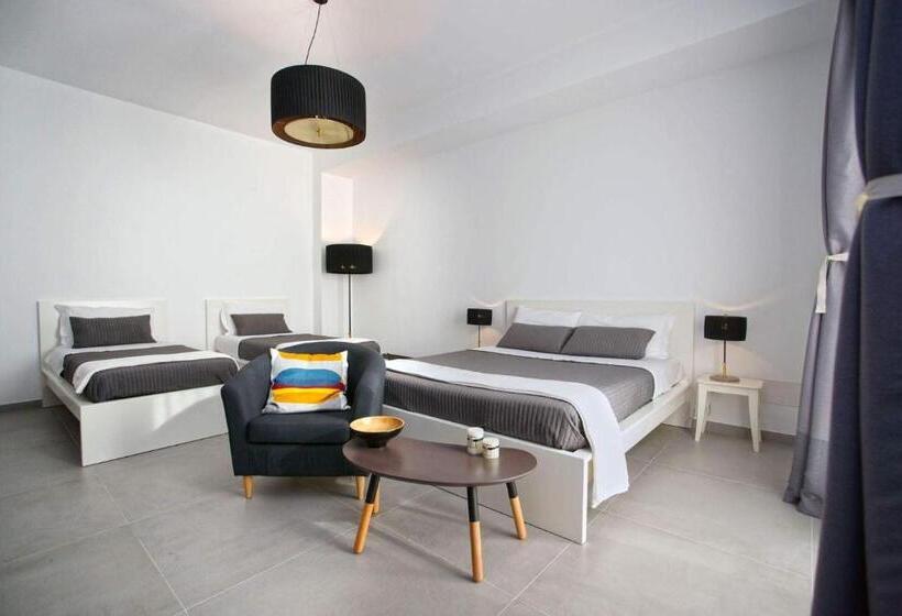 اتاق استاندارد چهارنفره با بالکن, B&b Roda Barocco