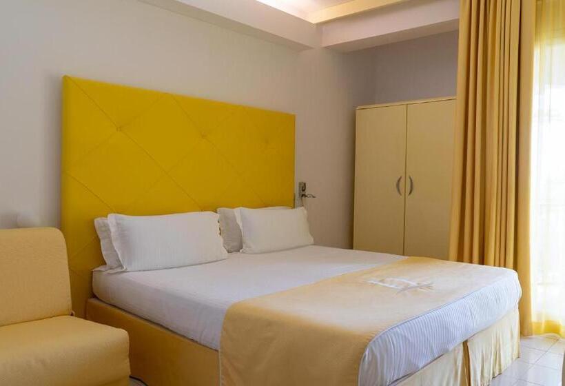 Standard Triple Room Sea View, Domina Zagarella  Sicily