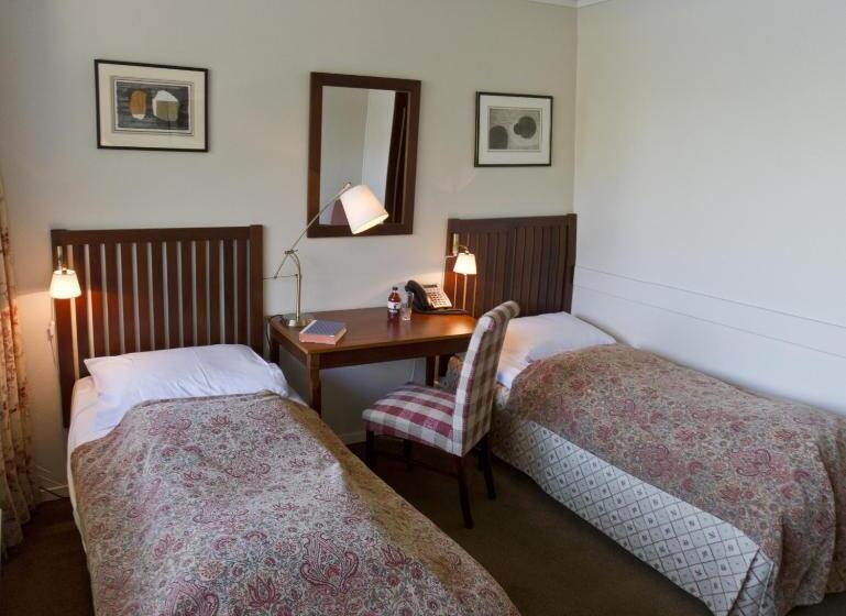 Quarto Estandar com Vistas, Kviknes