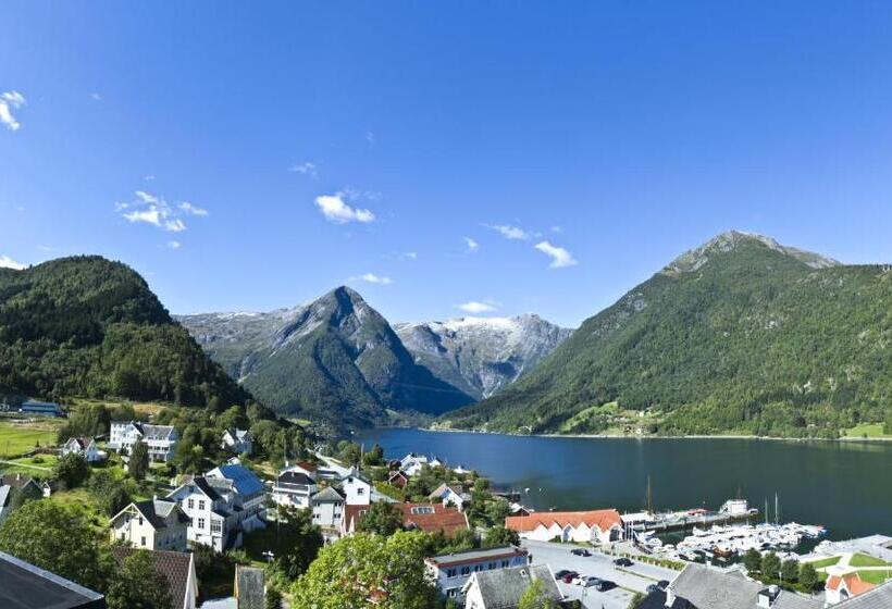 Quarto Estandar com Vistas, Kviknes