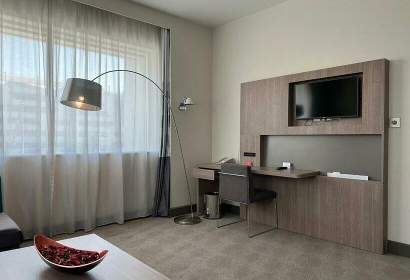 Люкс Executive Кровать Кинг, Novotel World Trade Centre Dubai