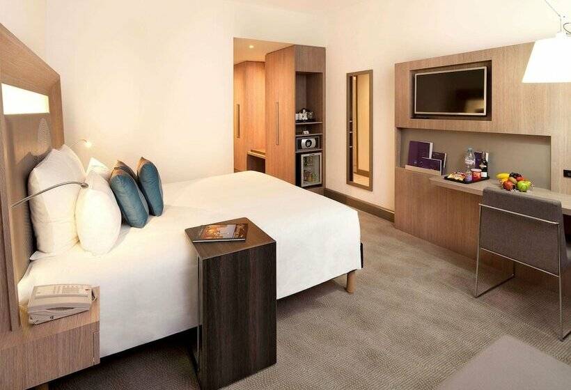 Номер Superior, Novotel World Trade Centre Dubai