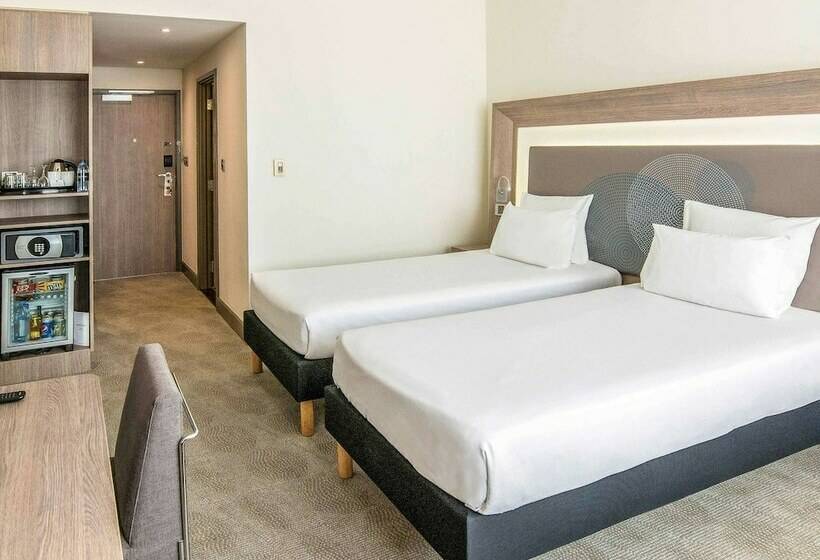 Номер Superior, Novotel World Trade Centre Dubai