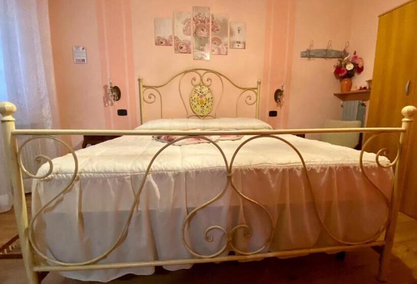 Семейный Номер, Bed & Breakfast Marietta
