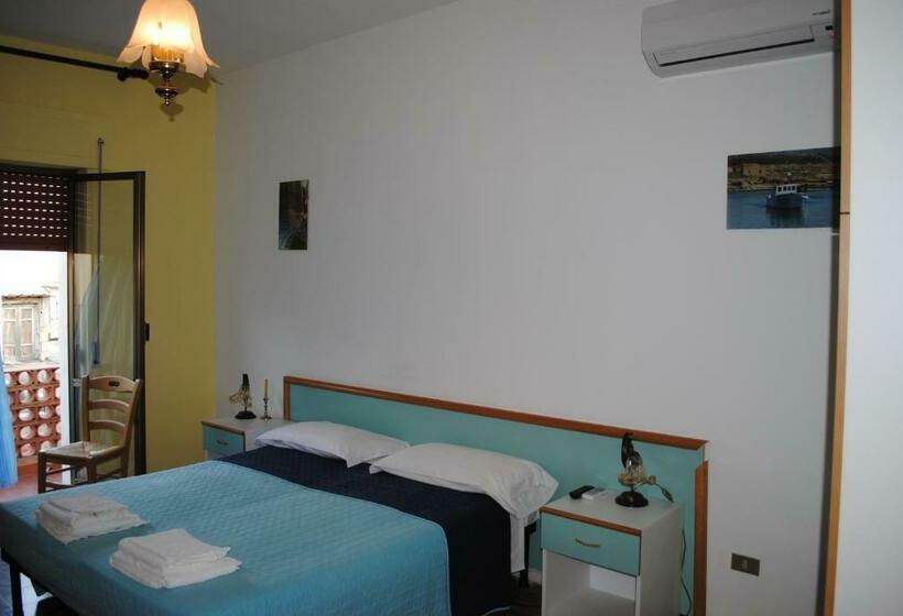 اتاق استاندارد با بالکن, B&b La Scogliera