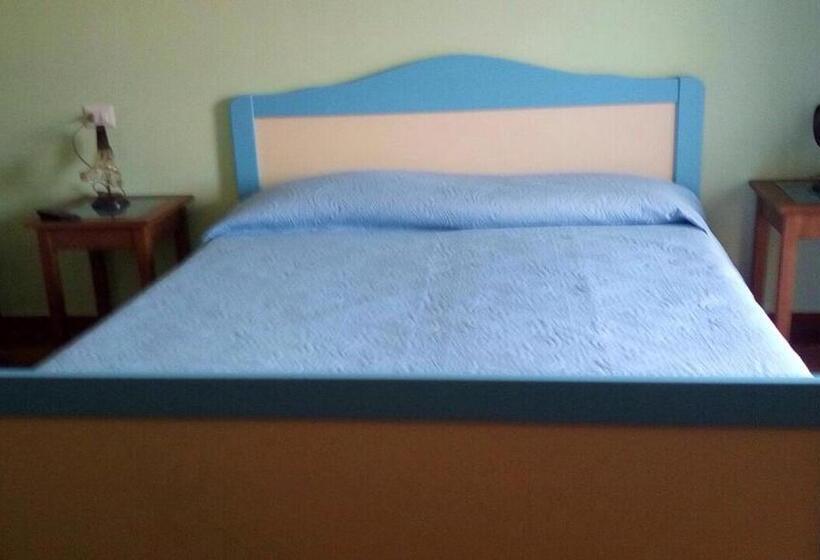 اتاق استاندارد سه تخته با بالکن, B&b La Scogliera