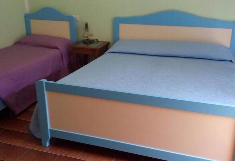 اتاق استاندارد سه تخته با بالکن, B&b La Scogliera