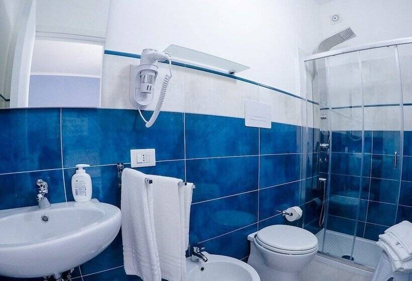 اتاق استاندارد سه نفره, Reginelena B&b