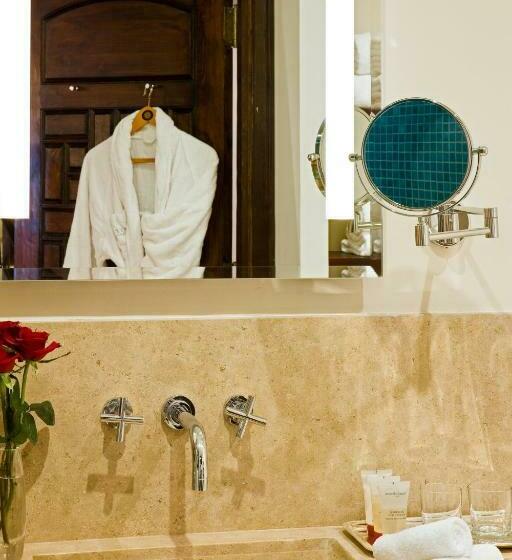اتاق لوکس با چشم‌انداز دریا, Movenpick Resort Sharm El Sheikh