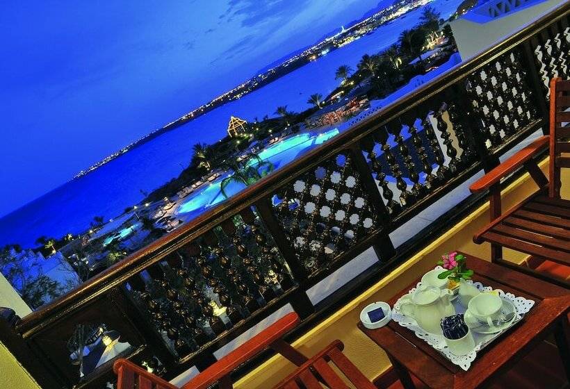 اتاق لوکس با چشم‌انداز دریا, Movenpick Resort Sharm El Sheikh