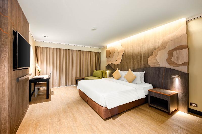 Номер Deluxe Вид на Бассейн, Amora Beach Resort Phuket