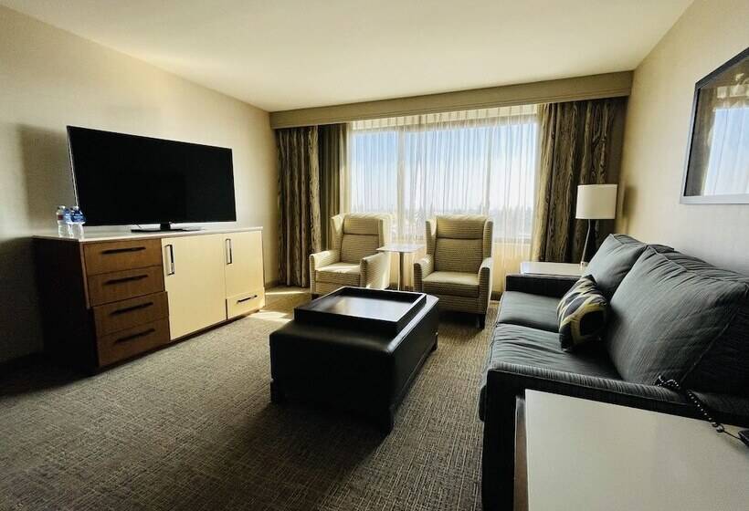 Люкс Deluxe Кровать Кинг, Doubletree By Hilton Fresno Convention Center