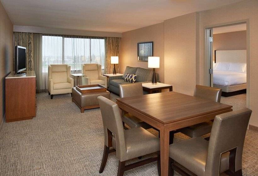 Люкс Deluxe Кровать Кинг, Doubletree By Hilton Fresno Convention Center