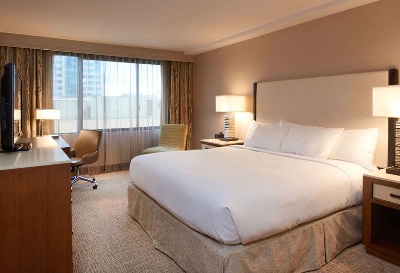 Номер Стандарт Кровать Кинг Адаптированный для Инвалидов, Doubletree By Hilton Fresno Convention Center