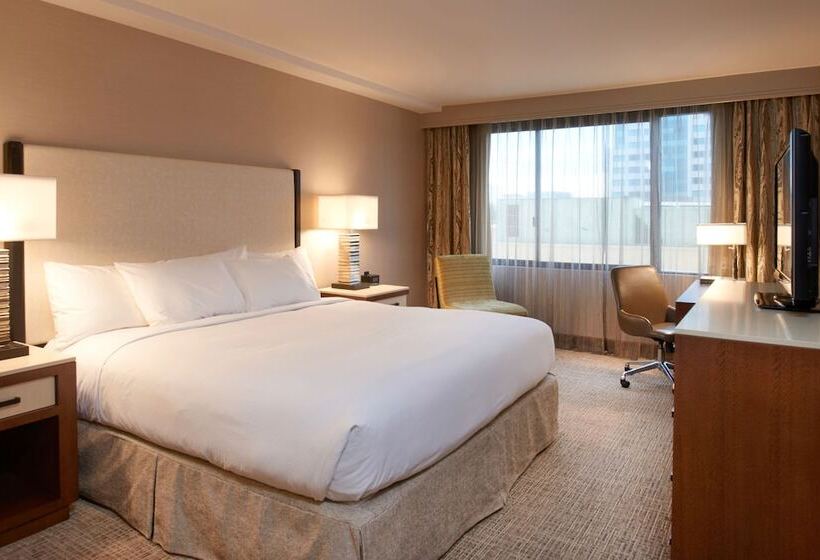 Номер Стандарт Кровать Кинг Адаптированный для Инвалидов, Doubletree By Hilton Fresno Convention Center