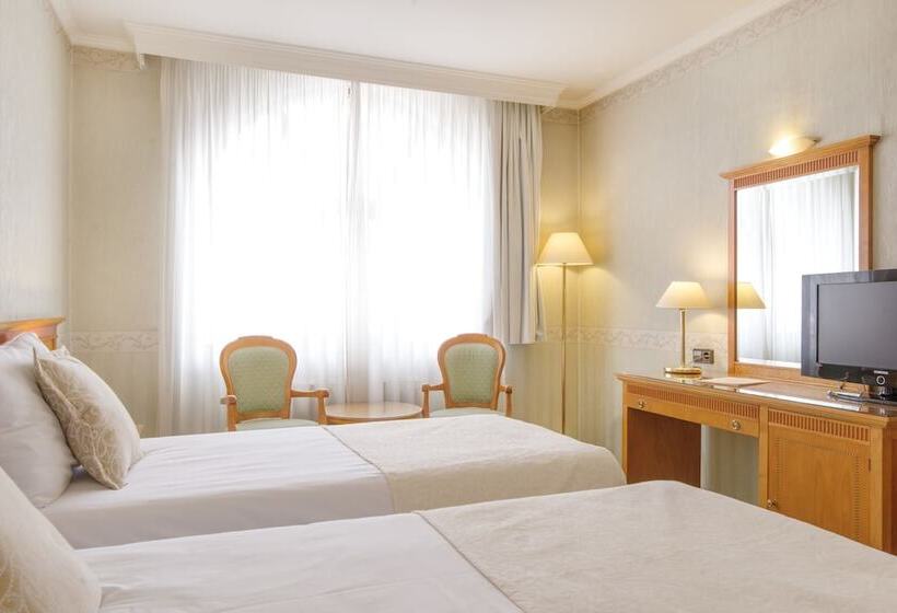 Номер Стандарт, Downtown   Top Location In The Heart Of Sofia City