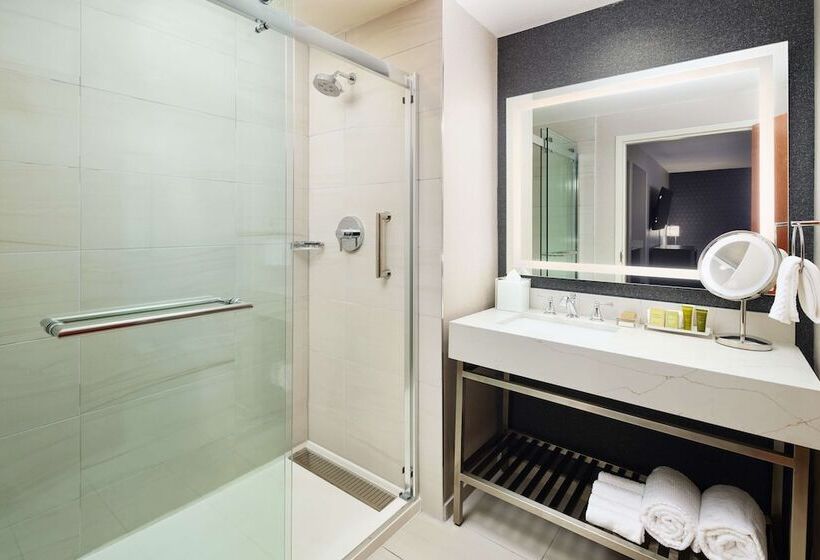 سوئیت پرزیدنت, Hilton Charlotte Airport