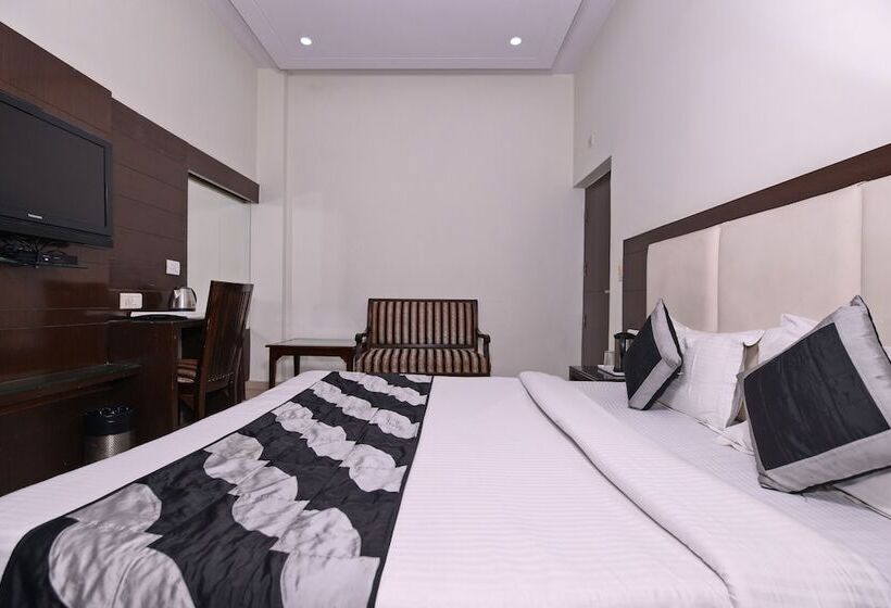 اتاق لوکس, Chowdhry Tourist Lodge   New Delhi Railway Station   2 Minutes Walk