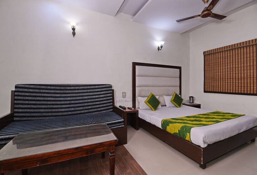 اتاق لوکس, Chowdhry Tourist Lodge   New Delhi Railway Station   2 Minutes Walk
