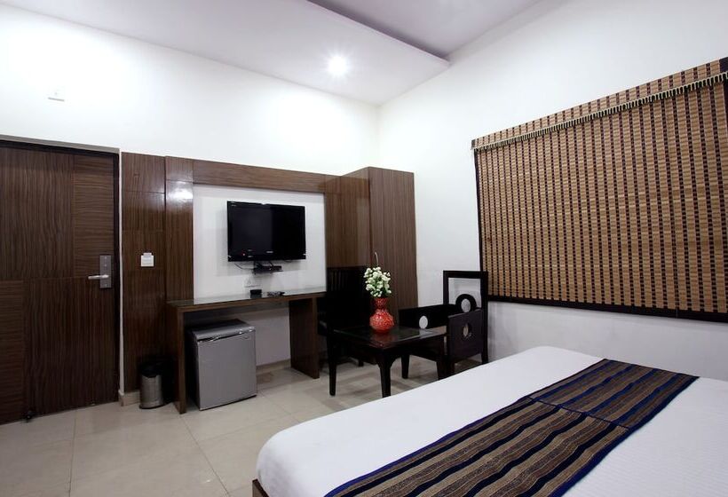 اتاق لوکس, Chowdhry Tourist Lodge   New Delhi Railway Station   2 Minutes Walk