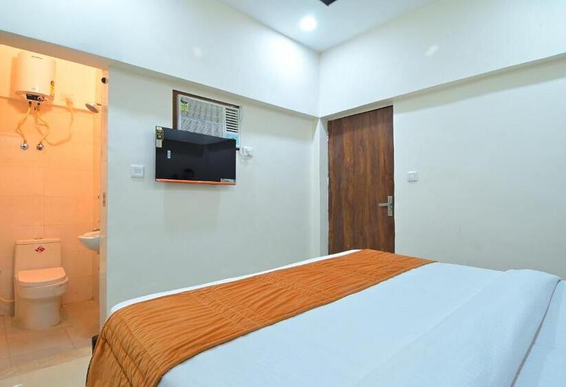 اتاق لوکس یک تخته, Chowdhry Tourist Lodge   New Delhi Railway Station   2 Minutes Walk