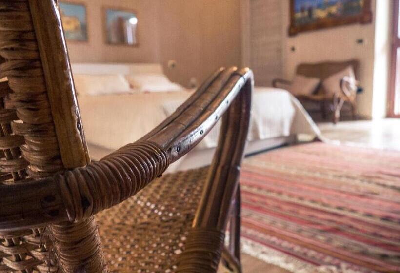 اتاق لوکس با بالکن, B&b A Casa Di Maybe