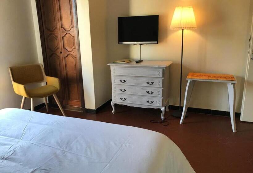 اتاق استاندارد با چشم‌انداز باغ, Golf Club D'uzes