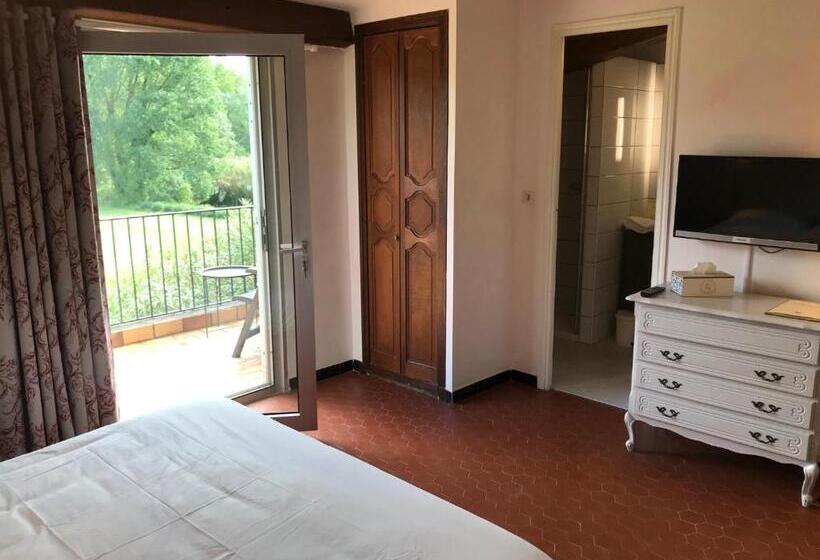 اتاق استاندارد با چشم‌انداز باغ, Golf Club D'uzes