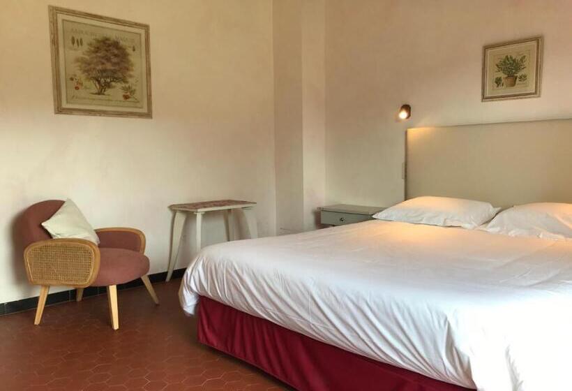 اتاق استاندارد با چشم‌انداز باغ, Golf Club D'uzes