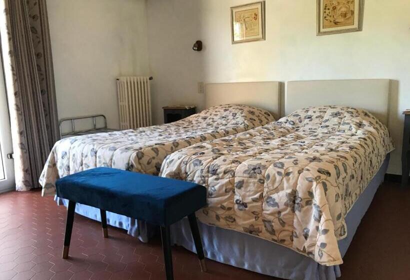 اتاق استاندارد با چشم‌انداز باغ, Golf Club D'uzes
