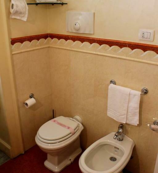 اتاق استاندارد چهارنفره با بالکن, B&b Conte Ruggero