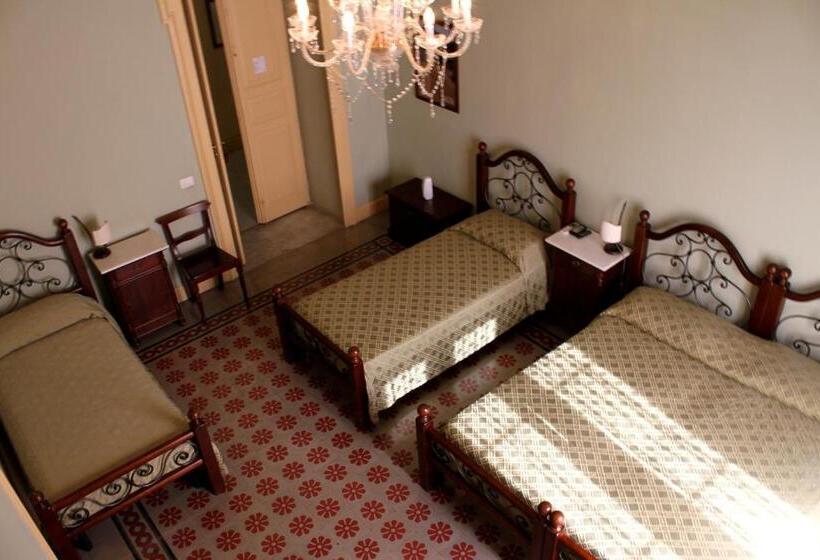 اتاق استاندارد چهارنفره با بالکن, B&b Conte Ruggero