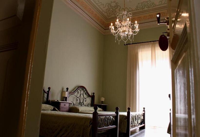 اتاق استاندارد سه تخته با بالکن, B&b Conte Ruggero